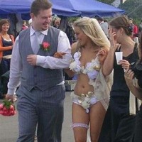 Gaun bikini super seksi untuk pengantin yang menggelar pernikahan di pantai. Foto: Istimewa