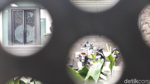 Sepi, Siang Ini Tak Ada Aktivitas Mencolok di Kediaman Setya Novanto