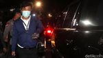 Foto: Penyidik KPK Bawa Banyak Koper dari Rumah Setya Novanto