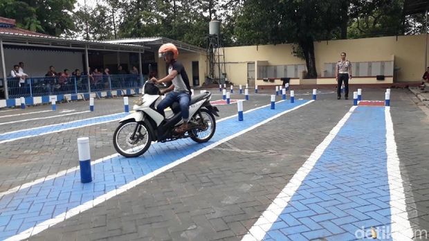 Polisi jalani tes tulis dan praktek/