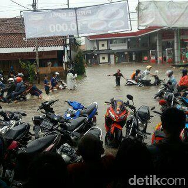 Begini Cara Dinas PU Cegah Banjir di Kota Bandung 