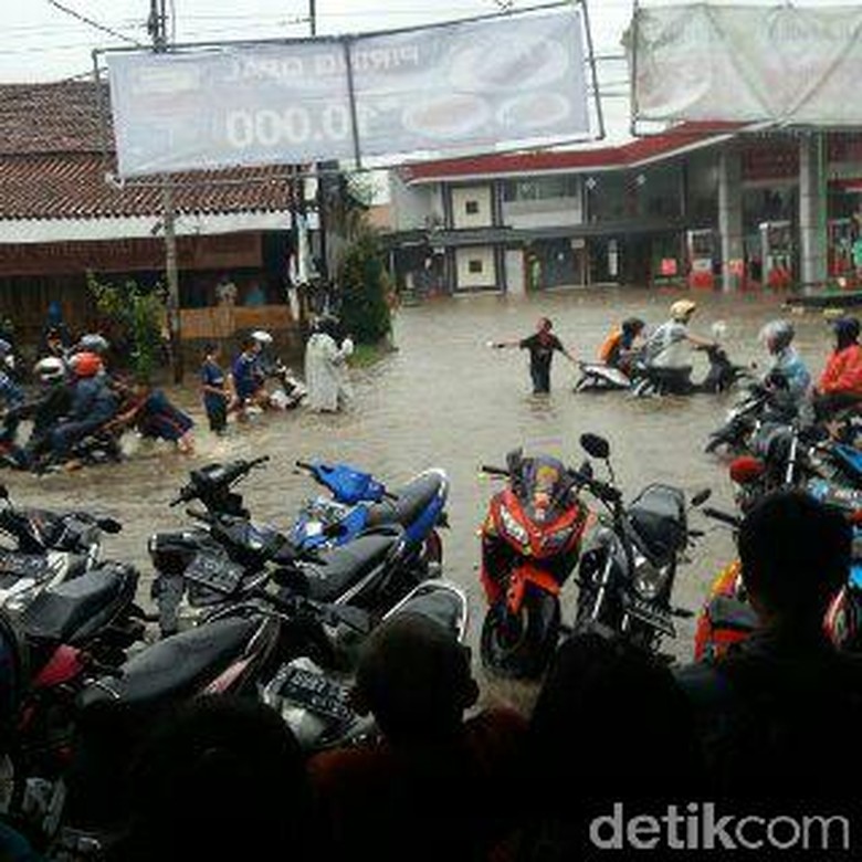 Begini Cara Dinas PU Cegah Banjir di Kota Bandung Begini Cara Dinas PU Cegah Banjir di Kota Bandung