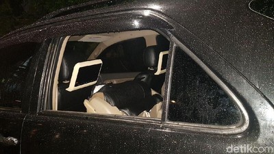 Ini Foto-foto Detail Mobil Setya Novanto yang Rusak Usai Tabrak Tiang