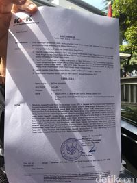 Pengacara Setya Novanto menunjukkan bukti-bukti