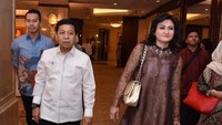 Kepada Sekjen Golkar Idrus Marham, Deisti mengaku tidak tidur dan tidak makan saat menanti Novanto. Dia disebut kelelahan (Foto: Instagram Setya Novanto)