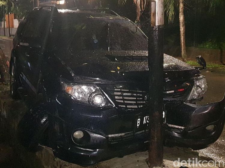 Melihat Lagi Fortuner yang Bikin Setya Novanto Masuk Rumah Sakit