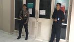 Pintu Depan Kamar Novanto di RS Medika Dijaga Polisi Bersenjata