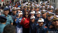 Hal itu dilakukan saat ia ikut menyambut KRI Bima Suci yang merapat ke Jakarta, Kamis (16/11).