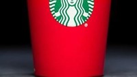 Bisa dibilang Holiday Cups 2015 adalah yang paling sederhana. Warna merahnya terang meski ada ombre dua warna merah. Dibawahnya ada cranberry berwarna gelap. Foto: Starbucks
