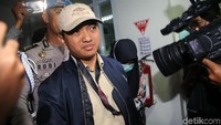 Tim KPK tiba di RS Medika Permata Hijau, Jakarta, Kamis (16/11/2017) pukul 22.20 WIB.