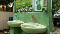 Kebersihan tempat ini terjaga dan juga telah disediakan akses kebersihan seperti toilet dan tempat cuci tangan.