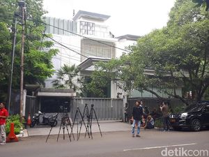 Sepi, Siang Ini Tak Ada Aktivitas Mencolok di Kediaman Setya Novanto