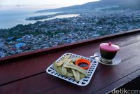 Kopi susu, pisang goreng dan Kota Luwuk (Wahyu/detikTravel)