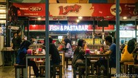 Nuansa yang cozy cocok bagi mereka yang ingin nongkrong bareng bersama teman.