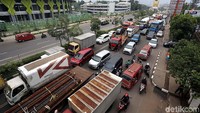 Kemacetan telah terjadi sejak pagi tadi.