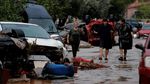 Tewaskan 15 Orang, Begini Dahsyatnya Banjir Bandang di Yunani