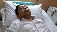 Setya Novanto dalam foto yang beredar saat itu terlihat masih mengenakan kemeja putih. Setengah badannya ditutup selimut. (Foto: Istimewa)