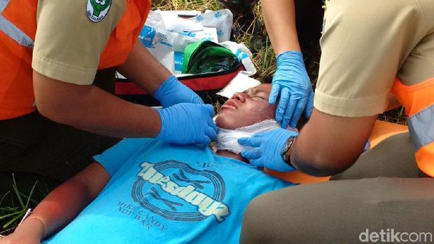 Menegangkan, Pesawat Terbakar Dalam Simulasi di Bandara Husein