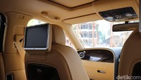 Ini merupakan pertama kalinya di Indonesia mobil Bentley dijadikan kendaraan shuttle. Foto: Dina Rayanti