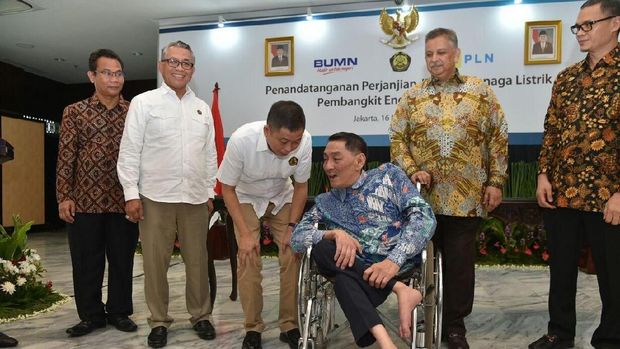 Jonan ngobrol dengan Hasiholan Sianturi