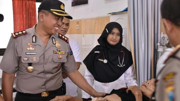 Mbah Rema saat dirawat di puskesmas