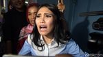Ekspresi Ayu Ting Ting saat Ditanya Soal Kuenya