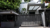 Country General Manager Rumah123, Ignatius Untung mencatat, saat ini rata-rata harga rumah baru di kawasan tersebut dengan luas tanah 1.000 meter persegi dan luas bangunannya 1.500 meter persegi harganya sekitar Rp 100 miliar. Namun jika kondisi rumah sudah tua lebih murah Rp 20 miliar yakni Rp 80 miliar.