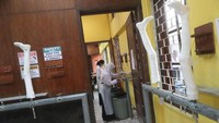Karena dengan pasien-pasien disabilitas tidak bisa dibuatkan hanya sekedar alat bantu saja. Jadi harus mengikuti pendidikan bagaimana membuat alat bantu yang nyaman, tepat, sesuai dengan peruntukkannya, kata Ani. (Foto: Grandyos Zafna/detikcom)