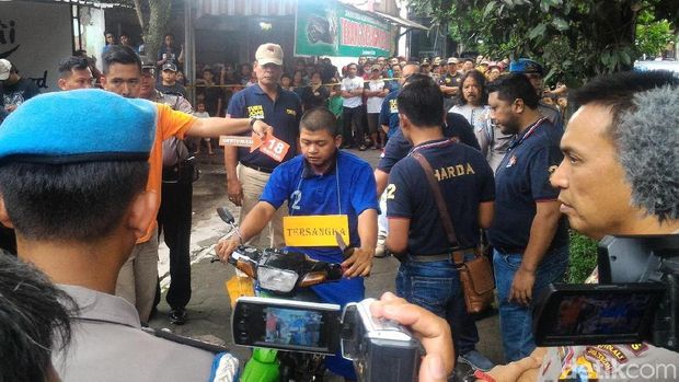 Reka ulang pembunuhan kasir rumah makan di Boyolali. 