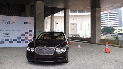 Jalan-jalan ke Mal Naik Bentley Gratis