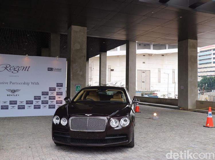 Jalan-jalan ke Mal Naik Bentley Gratis