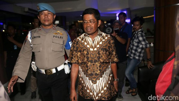 Idrus Marham Jenguk Setya Novanto di RS