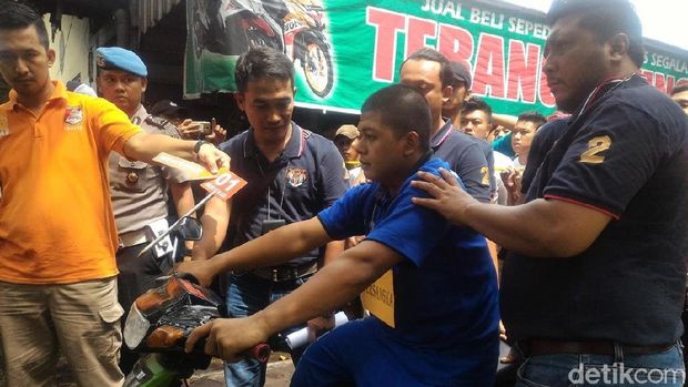 Reka ulang pembunuhan kasir rumah makan di Boyolali. 