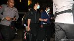 Foto: Penyidik KPK Bawa Banyak Koper dari Rumah Setya Novanto