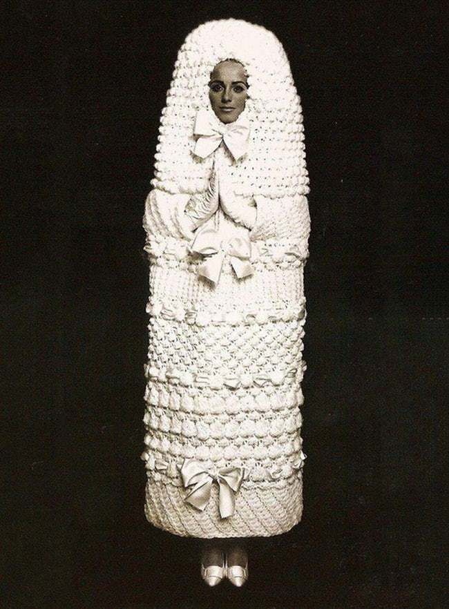 Jika ingin terlihat seperti kepompong di hari pernikahan, gaun pengantin yang seluruhnya terbuat dari tisu ini bisa jadi inspirasi. Foto: Istimewa