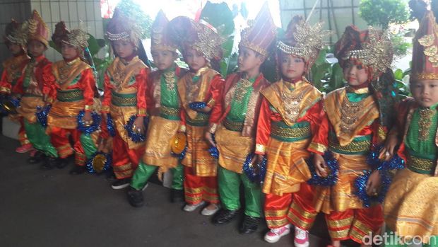 Abang-none di acara Gebyar PAUD