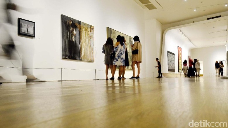 Jangan ngaku pecinta karya seni modern dan kontemporer kalau belum ke Museum Macan ini. Tempatnya oke banget lho.