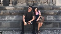 Kemesraan Eddie Foe dengan sang istri. Foto: Kevin Liliana dan sang ayah (Instagram)