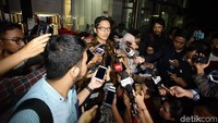 Febri juga mengatakan, saat ini KPK telah mengirimkan tim ke rumah sakit tempat Novanto dirawat.