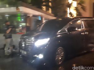 Usai Magrib, 3 Alphard Keluar dari Rumah Novanto