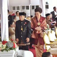 Selain Meghan dan Rossa, Deisti Novanto, yang adalah istri mantan Ketua DPR Setya Novanto, juga pernah terlihat memakai tas ini di perayaan HUT ke-72 RI di Istana Negara. (Foto: dok. Setya Novanto)