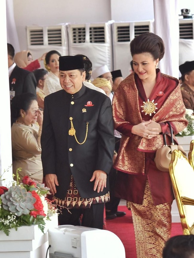 Selain Meghan dan Rossa, Deisti Novanto, yang adalah istri mantan Ketua DPR Setya Novanto, juga pernah terlihat memakai tas ini di perayaan HUT ke-72 RI di Istana Negara. (Foto: dok. Setya Novanto)