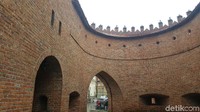Barbican dibangun oleh Giovanni Batista Vebetian di tahun 1548. Ketika diserang oleh Swedia pada 30 Juni 1858. Benteng ini menjadi pertahanan utama. Namun sayang, benteng ini sebagian hancur dan baru dibangun kembali pada abad 19. (Odilia/detikTravel)