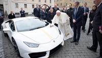 Lamborghini Huracan RWD yang disumbangkan kepada Paus Fransiskus itu sudah terjual dalam acara lelang di RM Sotheby. Acara lelang digelar di Grimaldi Forum di Monaco pada 12 Mei kemarin. Foto: Reuters