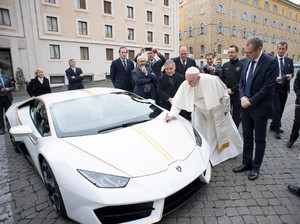Lamborghini Paus Fransiskus Laku Rp 11,9 Miliar