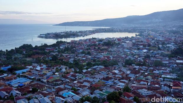 Teluk Lalong dari atas ketinggian (Wahyu/detikTravel)