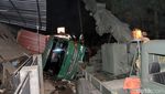 Truk Kontainer Terguling di Sumedang, Satu Orang Tewas