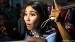 Ekspresi Ayu Ting Ting saat Ditanya Soal Kuenya