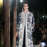 Fashion Show Biyan Wanaatmadja yang mengusung tema HUMBA HAMMU di Dharmawangsa Hotel, Jakarta, Rabu (15/11/2017). Foto:  Mohammad Abduh/Wolipop