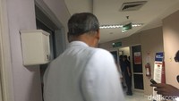 Dokter RS Medika Permata Hijau ikut menyusul ke ruang perawatan Novanto.